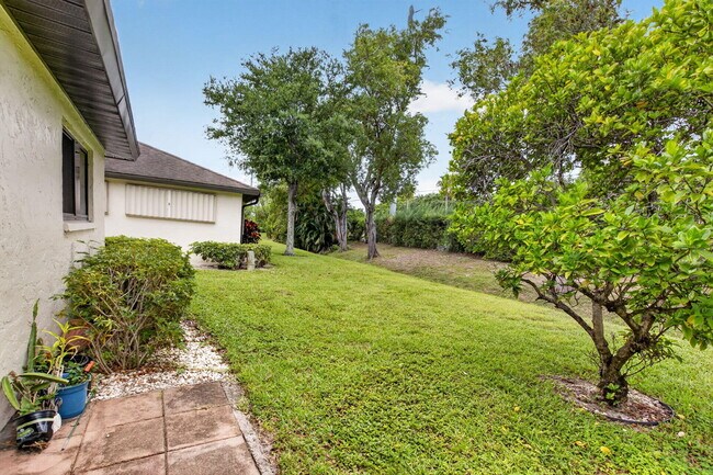 Building Photo - 4944 Equestrian Cir