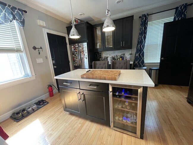 Building Photo - 117 Boston St