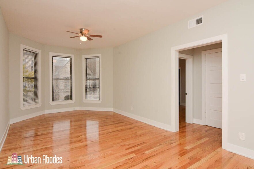 Building Photo - 636 W Oak St