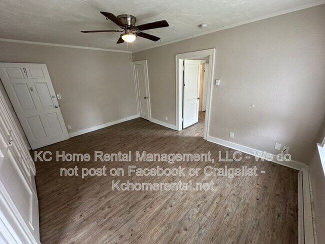 Building Photo - 305-307 N Gladstone Blvd