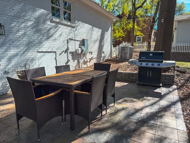 Building Photo - 7601 Bedfordshire Dr