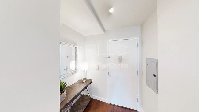 Building Photo - 1215  Broadway