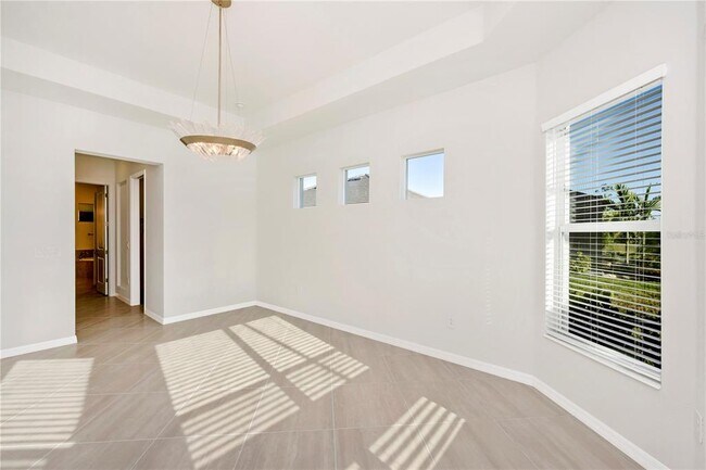 Building Photo - 12655 Wellen Golf St