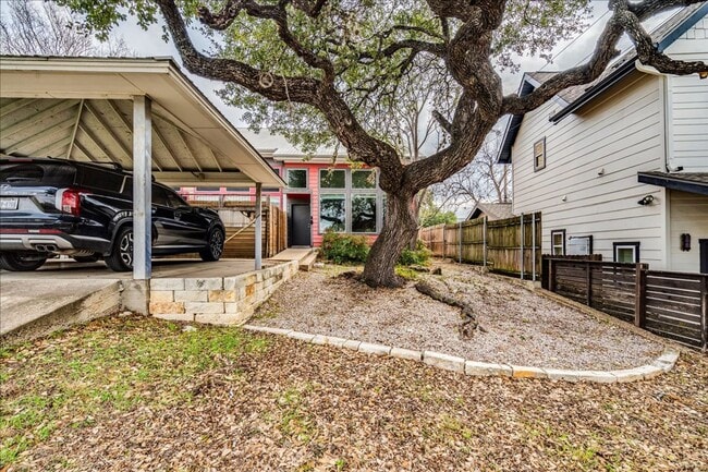 Building Photo - 2811 Hardeman-B