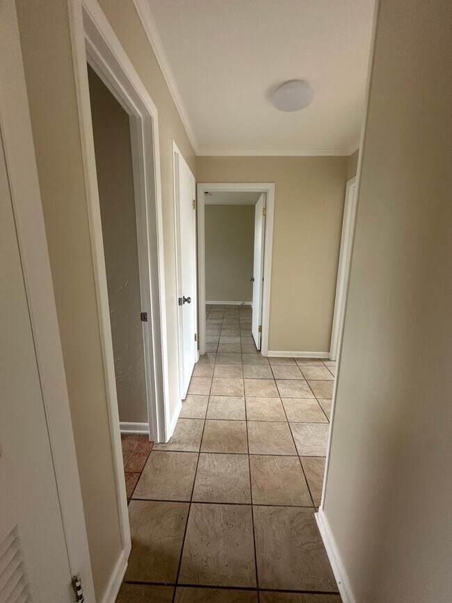 Building Photo - Updated 3 Bedroom Home