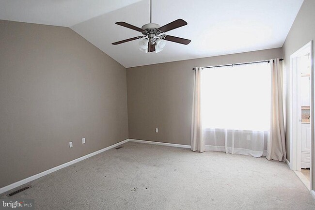 Building Photo - 29 Wicklow Rd