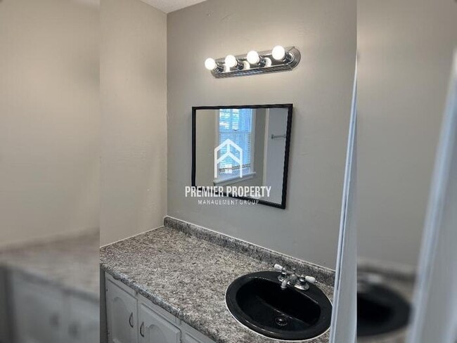 Building Photo - 6119 Rickwood Dr NW
