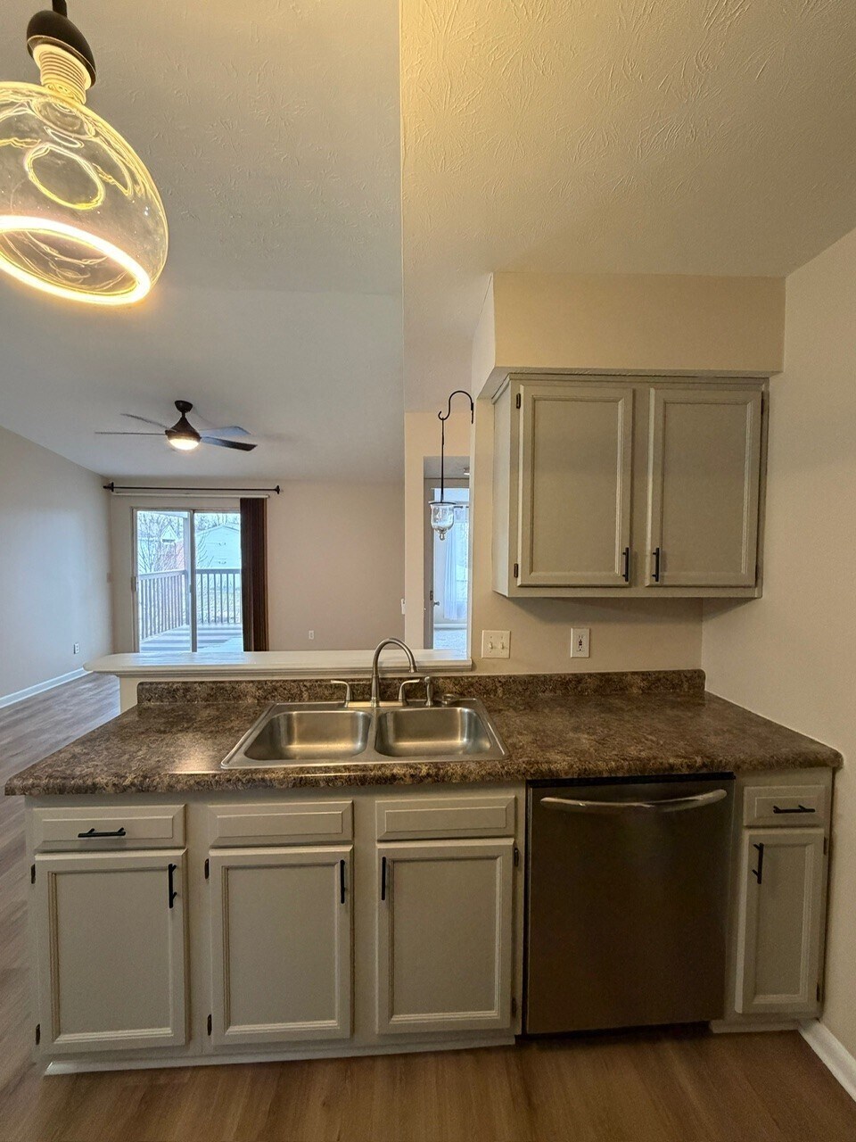 Kitchen 1 - 533 Aspen Glen Dr