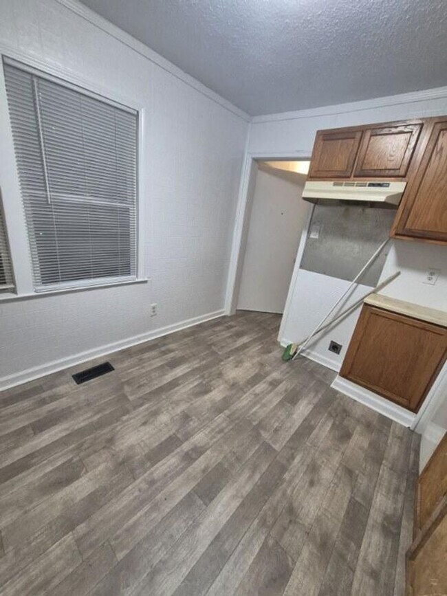 Building Photo - COZY CUTE & FRESHLY RENEWED 3 B.R. HOUSE!!