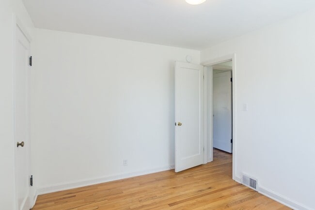 Building Photo - 2bd/1.75ba Seattle House