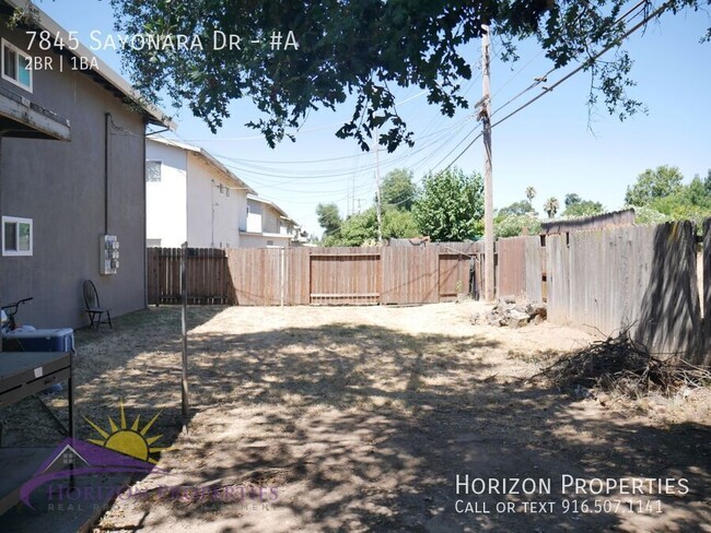 Building Photo - 2 Bed 1 Bath Remodeled Fourplex Unit - Cit...