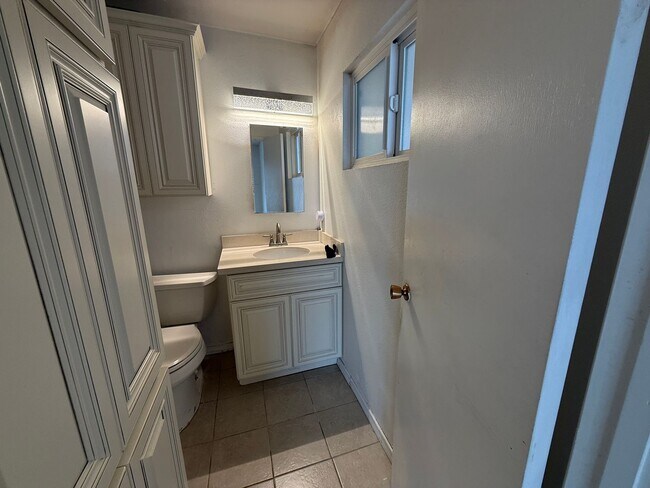 Building Photo - Beautiful Spring Valley home