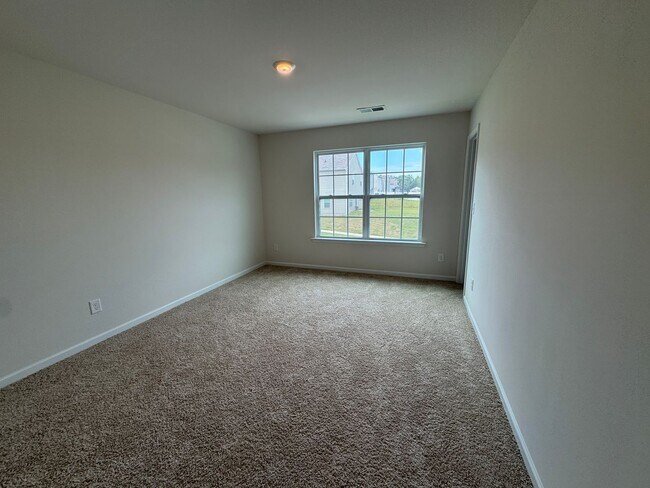 Building Photo - Move-in Ready with **Move-in Special** $25...