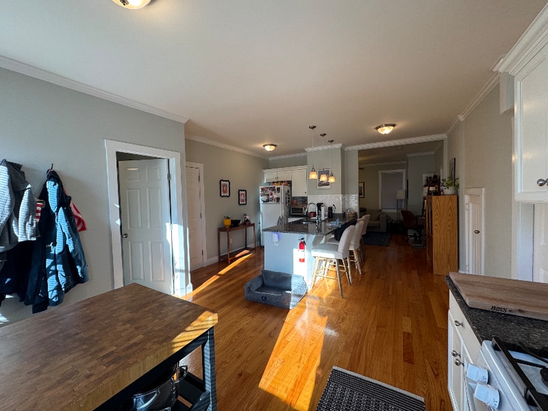 Building Photo - 327 High St