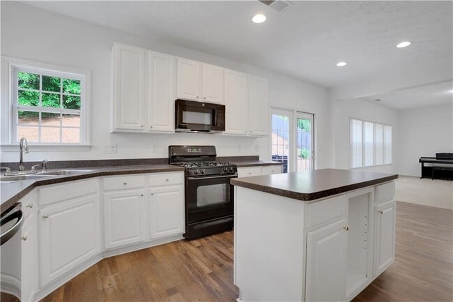 Building Photo - 3208 Juniper Dr