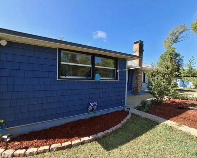 Building Photo - 2175 John Thursby Rd
