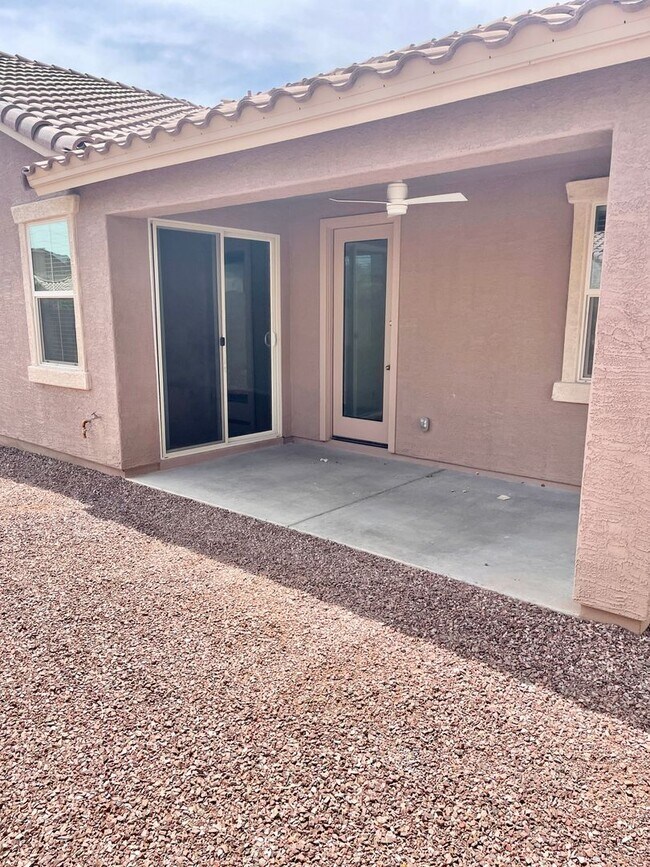 Building Photo - 5 Bedroom/3 Bath Home in Chandler!