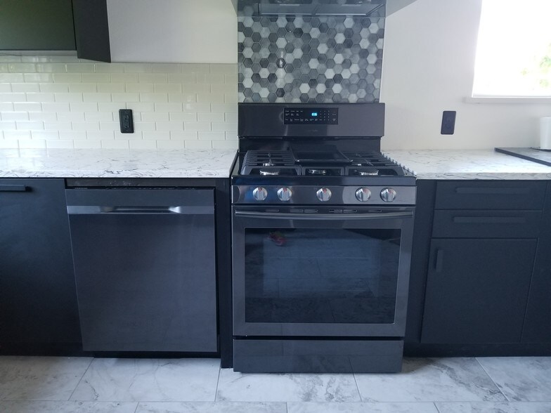 Upper Unit Kitchen - 1008 E 49th St