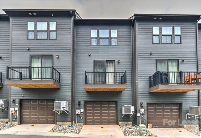 Building Photo - 421 Spearfield Ln