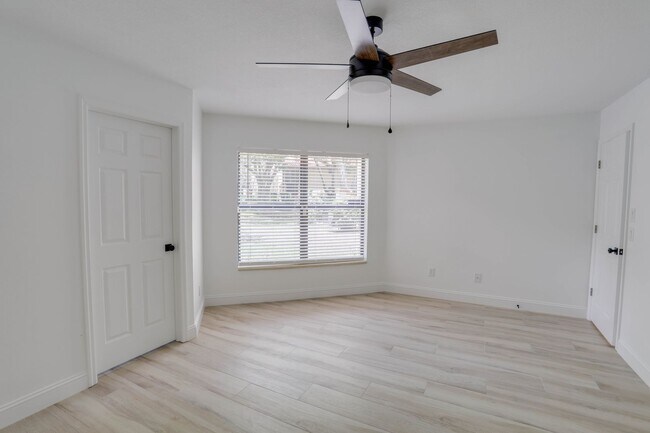 Building Photo - 1111 Salerno Ct