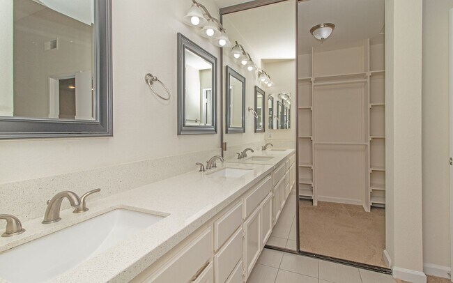 Building Photo - Home in the Community of Del Mar Highlands!