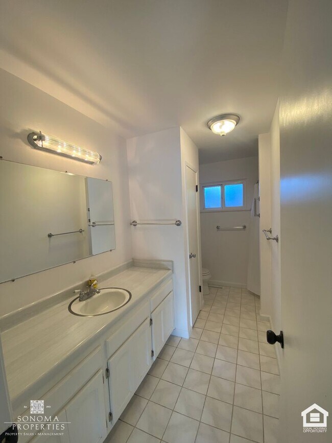 Building Photo - Updated 3bd+ Home In Glen Ellen