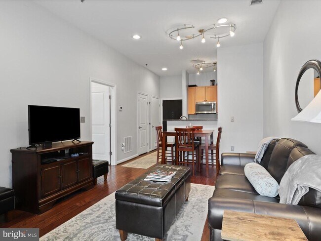 Building Photo - 309 Holland Ln