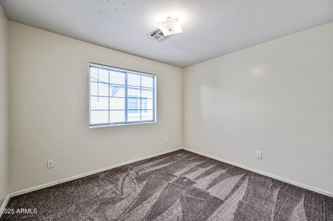 Building Photo - 2243 W Morten Ave