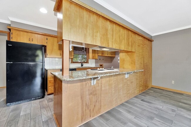 Building Photo - Coming available in February!