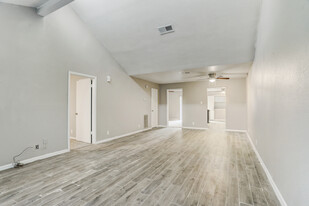 Building Photo - 200 E Ash St