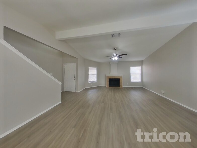 Building Photo - 6934 Sunshine Tree Dr