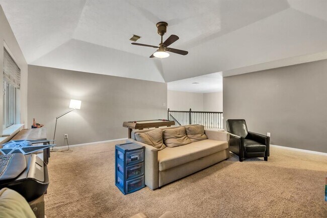 Building Photo - 301 Oak Creek Ln