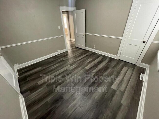 Building Photo - 9425 Burdella Ave