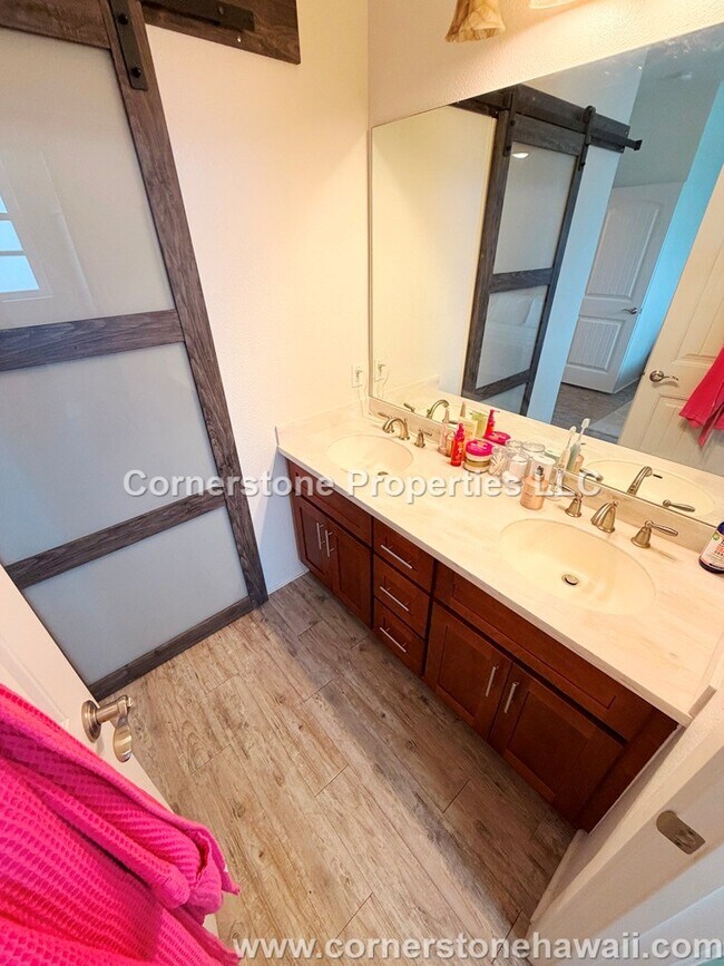 Building Photo - 724 Kakala St