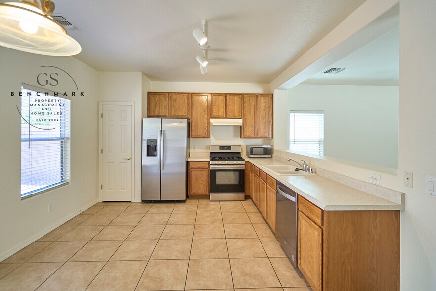 Building Photo - 4211 E Wading Pond Dr