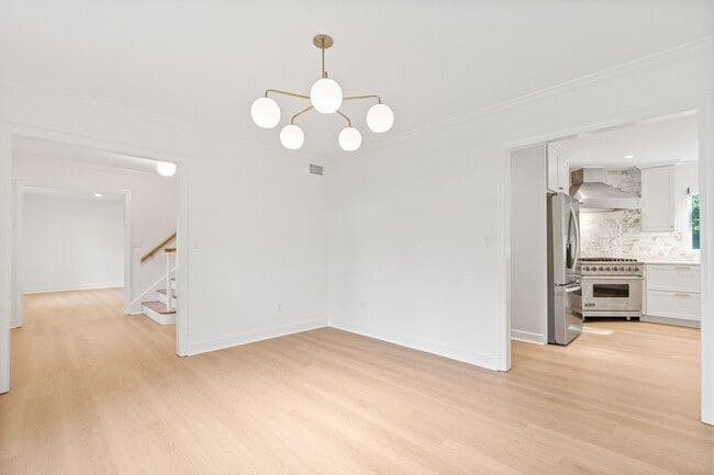 Building Photo - 18 Echo Ln