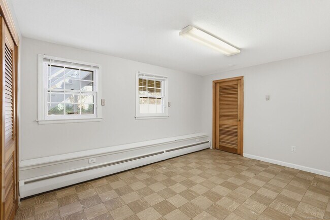 Building Photo - 8 Cherryfield Dr