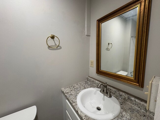 Building Photo - 1020 Adams St