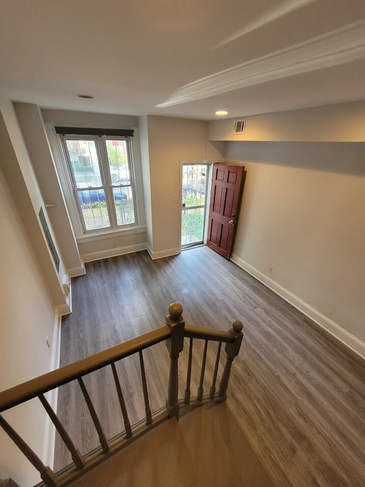 Building Photo - 417 I St NE