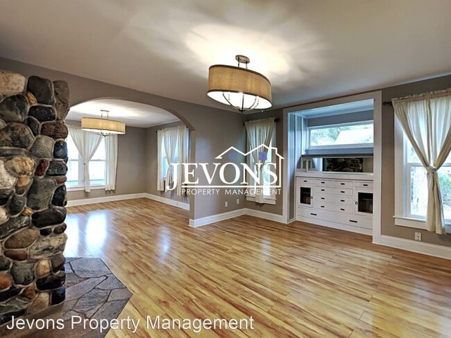 Building Photo - 3 br, 2 bath House - 2704 S 85th Ave