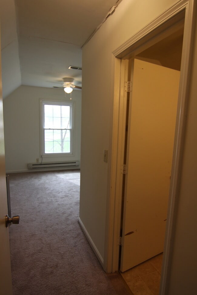 Building Photo - 4 Bedroom Pet Friendly Home For Rent Near Post!