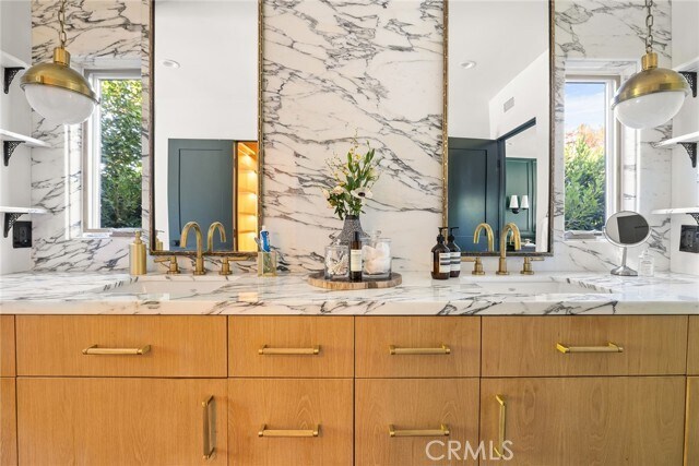 Building Photo - 5115 Los Feliz Blvd