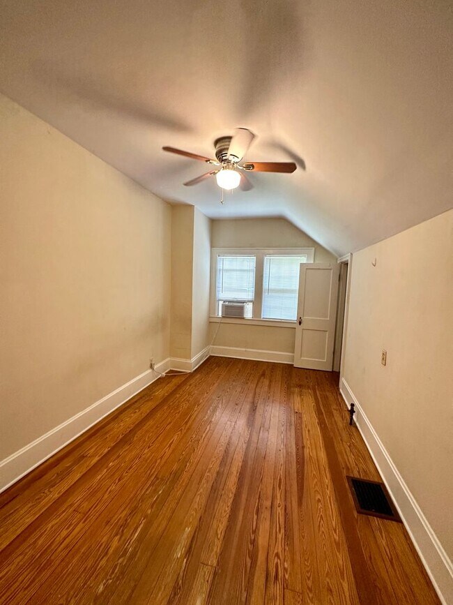 Building Photo - Pre-Leasing UK Fall Semester 2026