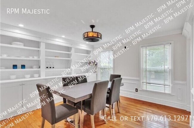 Building Photo - 6960 Whispering Oaks Ct