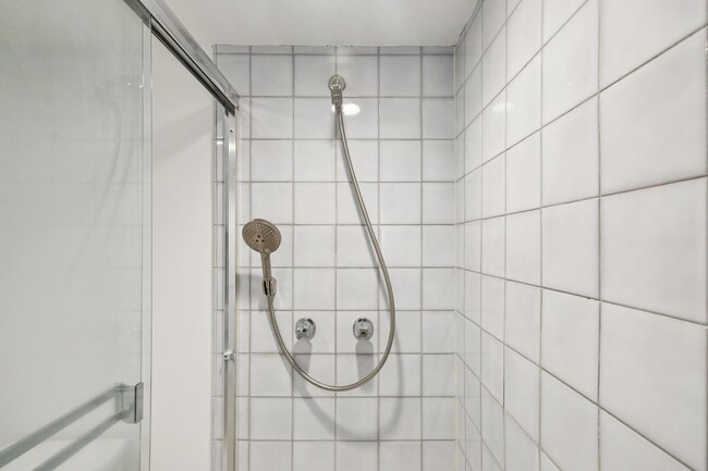 Building Photo - Charming 4BR Home Available in Private Portola Valley Cul de Sac