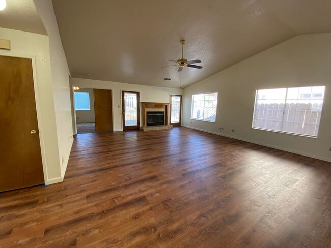 Building Photo - REDUCED!!  3 Bedroom 2 Bath with POOL!