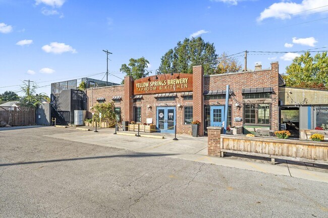 Building Photo - 263 Crestview Rd