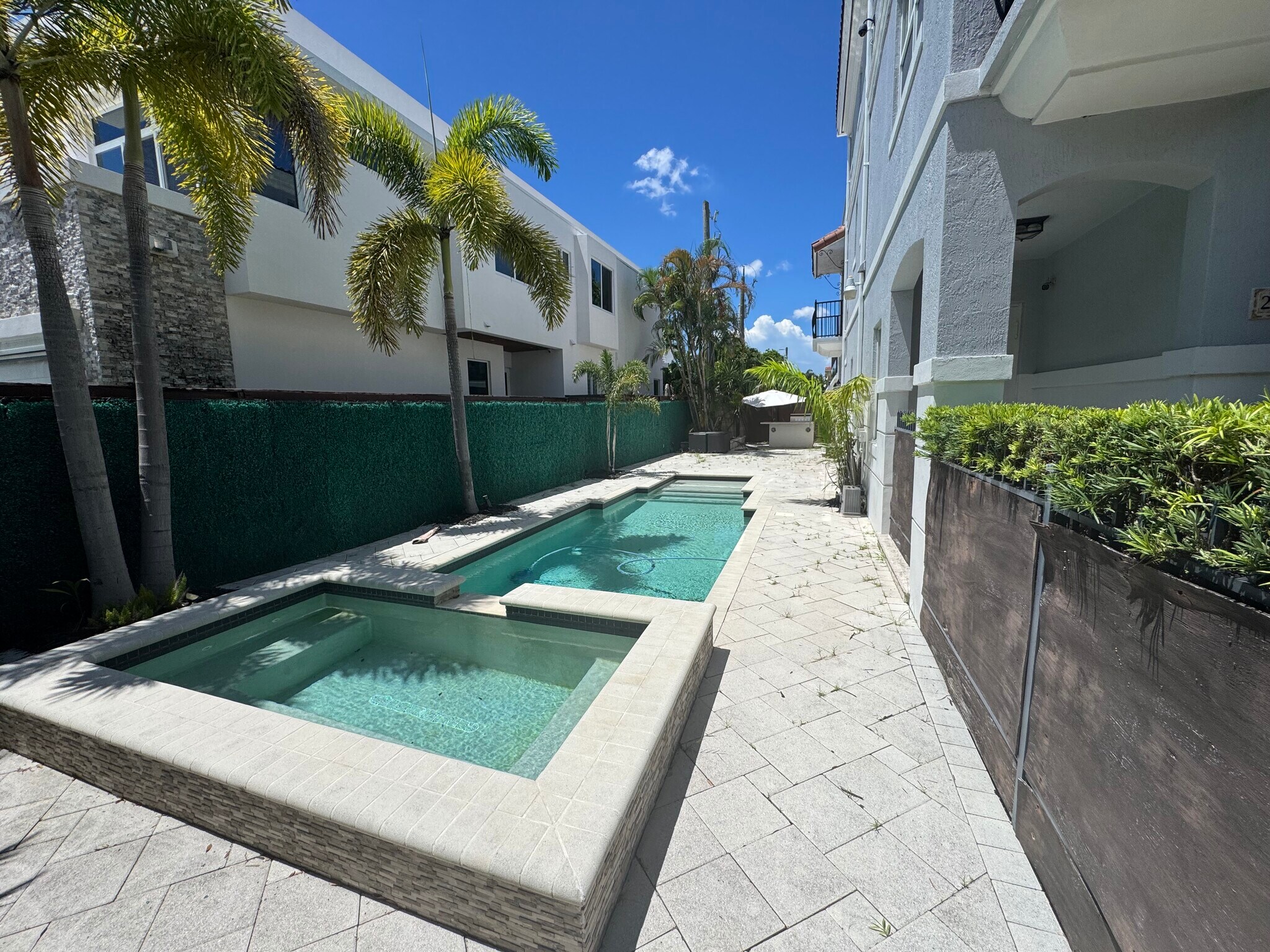 Building Photo - 2515 NE 18th St