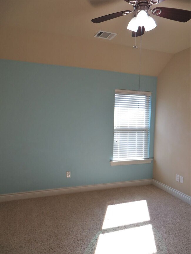 Building Photo - 3 Bedroom 2 Bathroom Siena Round Rock Home