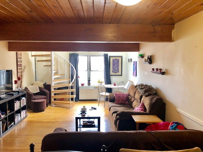 Building Photo - 450 7th St